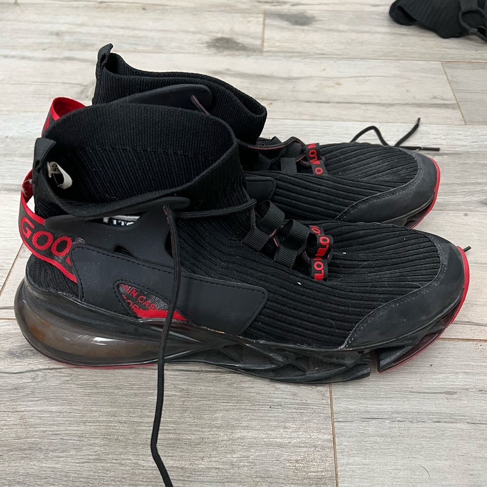 Men’s MLO tennis shoes